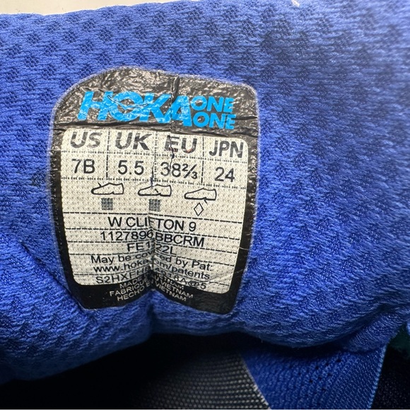 HOKA Clifton 9 women’s running shoe size 7B - Picture 9 of 13